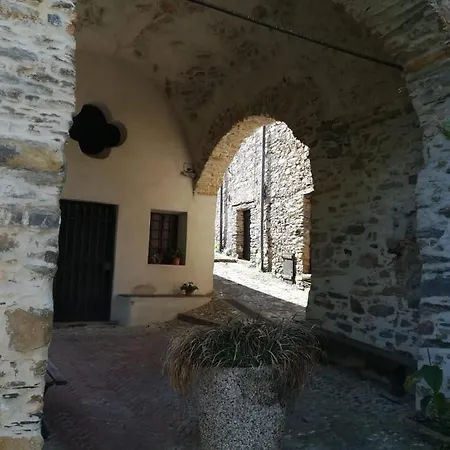 Tipica Casa Ligure In Pietra - Centro - Typical Ligurian Stone House Garlenda